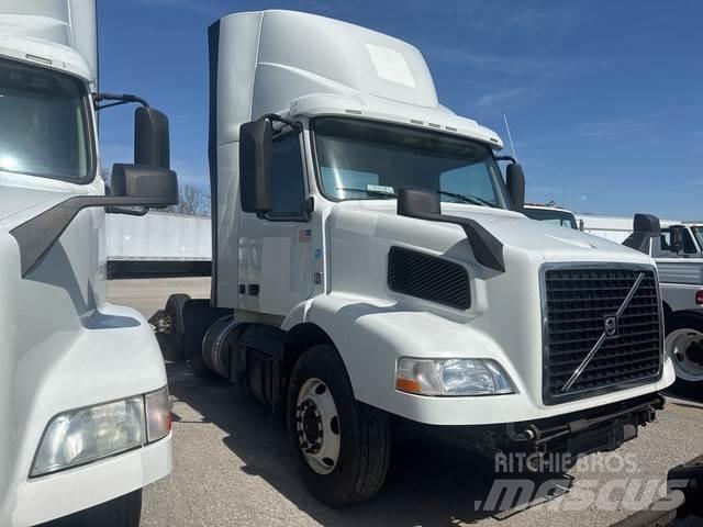 Volvo VNM Седельные тягачи