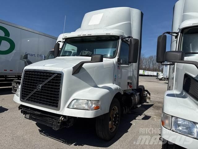 Volvo VNM Седельные тягачи