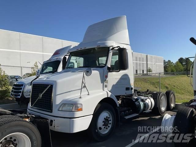 Volvo VNM Седельные тягачи