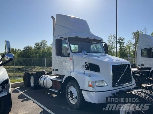 Volvo VNM Седельные тягачи