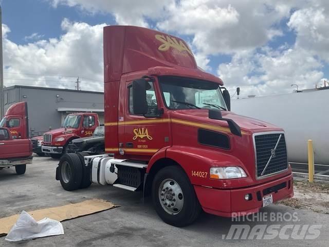 Volvo VNM Седельные тягачи
