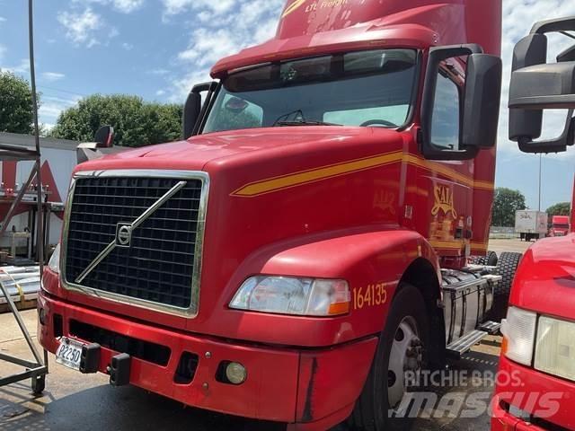 Volvo VNM Седельные тягачи