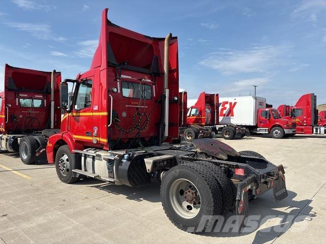 Volvo VNM Седельные тягачи