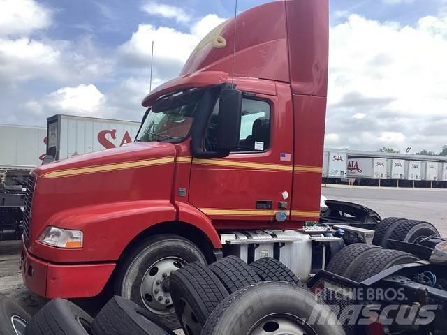 Volvo VNM Седельные тягачи