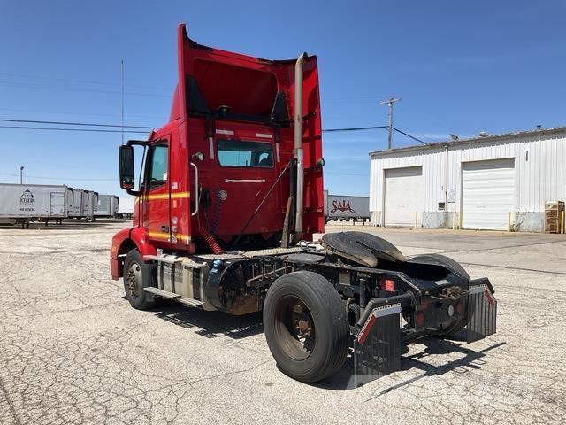 Volvo VNM Седельные тягачи