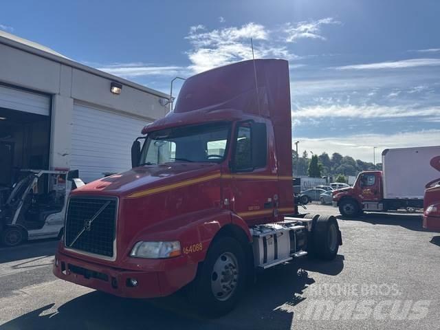 Volvo VNM Седельные тягачи