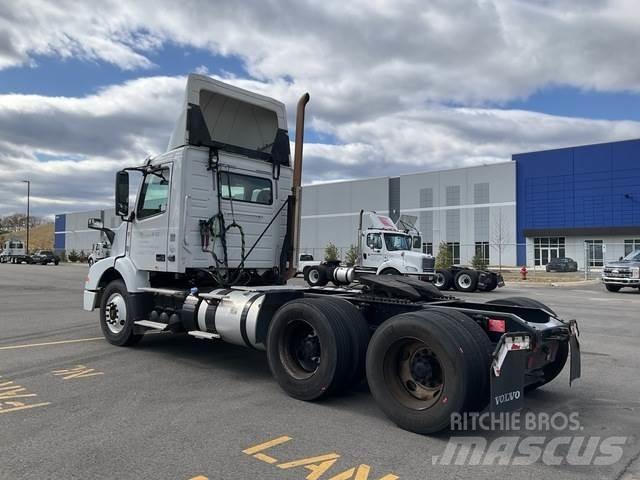 Volvo VNM Седельные тягачи