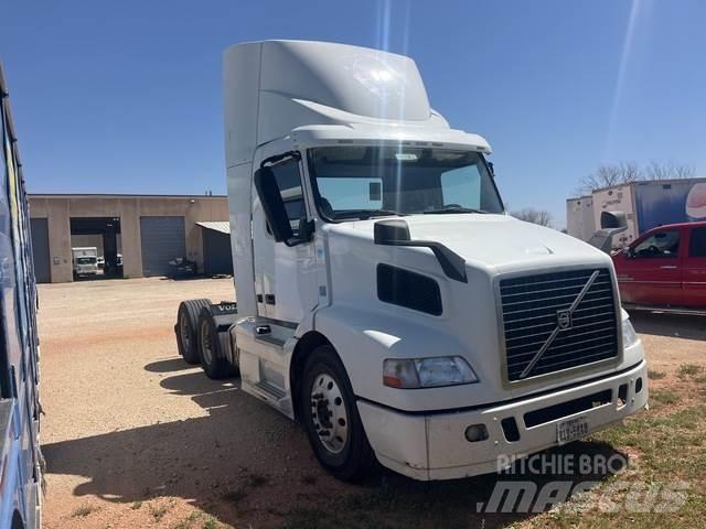 Volvo VNM Седельные тягачи