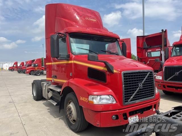 Volvo VNM Седельные тягачи