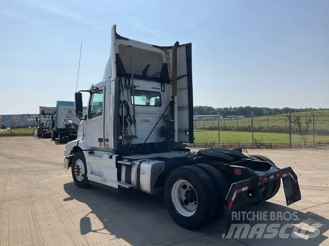 Volvo VNM Седельные тягачи
