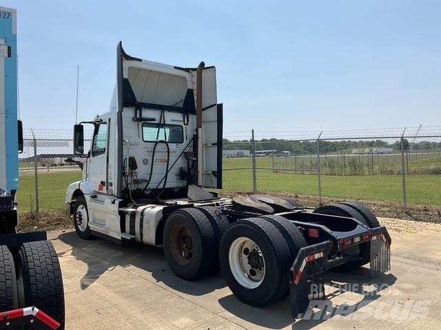 Volvo VNM Седельные тягачи