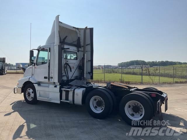 Volvo VNM Седельные тягачи