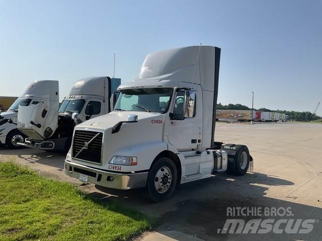 Volvo VNM Седельные тягачи