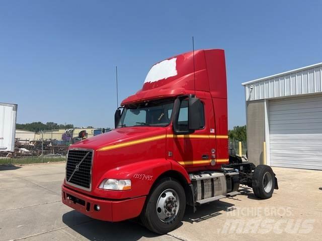 Volvo VNM Седельные тягачи