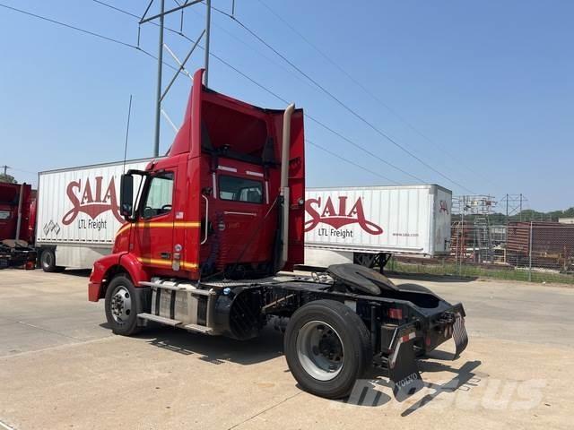 Volvo VNM Седельные тягачи