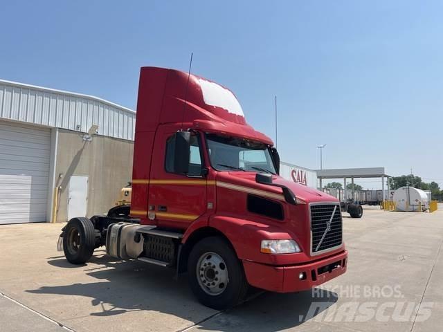 Volvo VNM Седельные тягачи