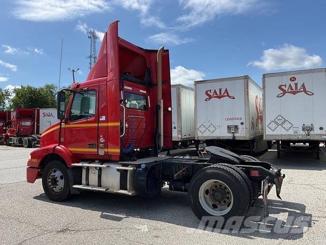 Volvo VNM Седельные тягачи