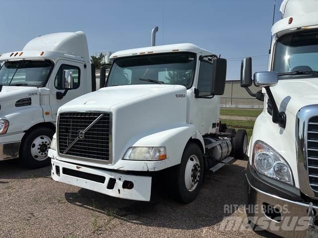 Volvo VNM Седельные тягачи
