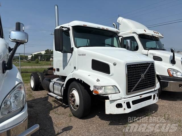 Volvo VNM Седельные тягачи