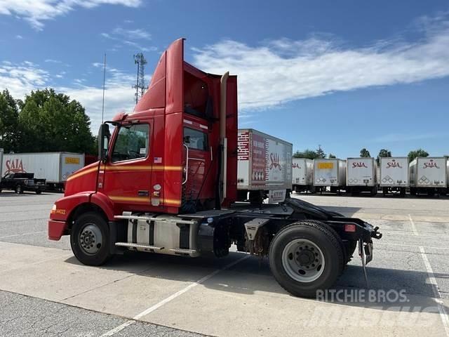Volvo VNM Седельные тягачи
