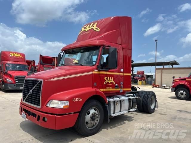 Volvo VNM Седельные тягачи