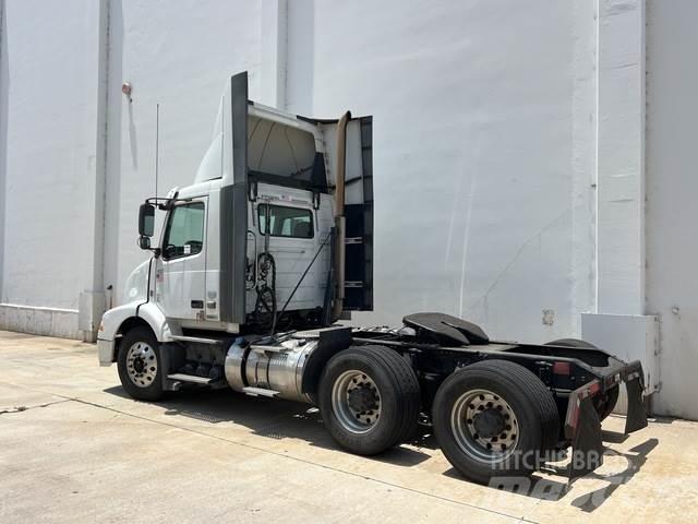 Volvo VNM Седельные тягачи
