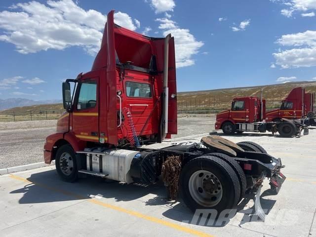 Volvo VNM Седельные тягачи
