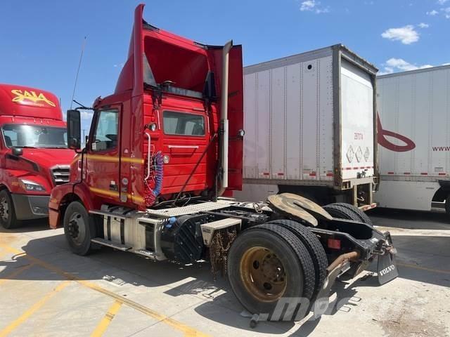 Volvo VNM Седельные тягачи