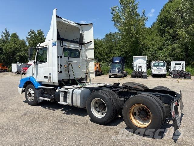 Volvo VNM Седельные тягачи