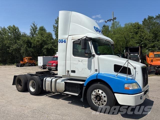 Volvo VNM Седельные тягачи