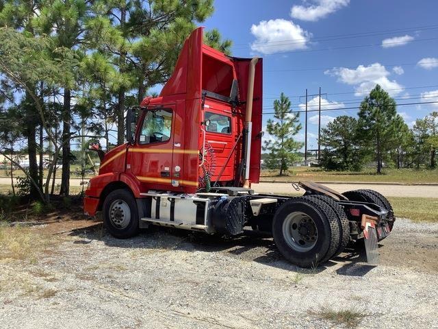 Volvo VNM Седельные тягачи