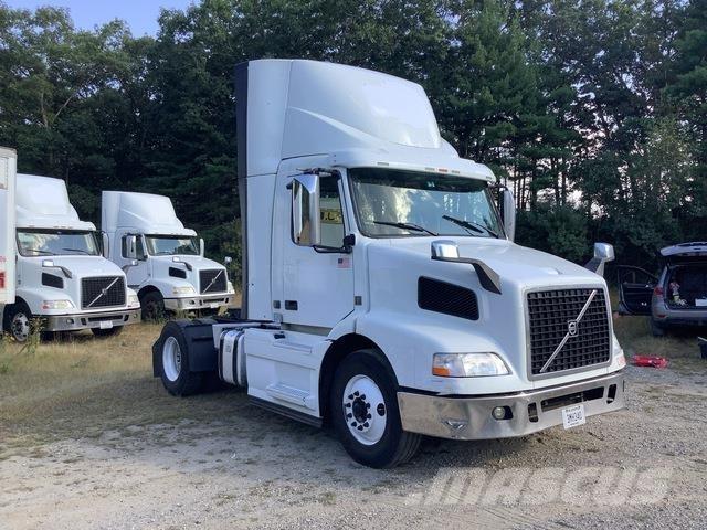 Volvo VNM Седельные тягачи