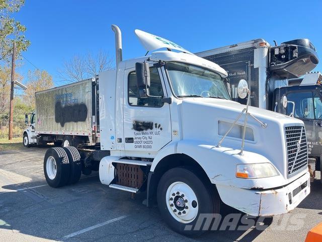 Volvo VNM Седельные тягачи