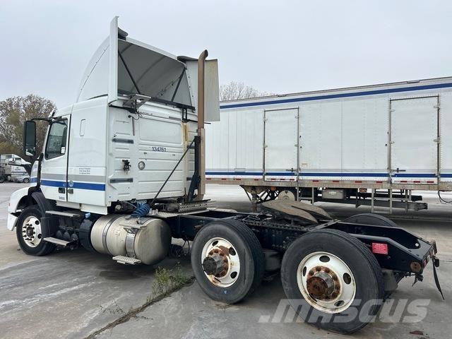 Volvo VNM Седельные тягачи
