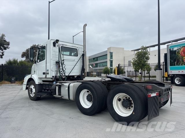 Volvo VNM 200 Седельные тягачи