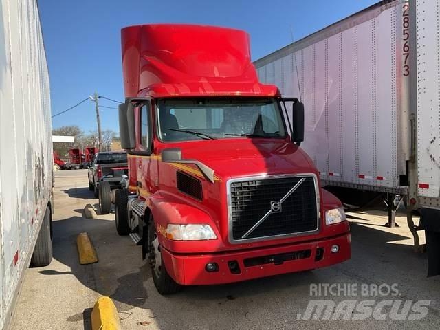 Volvo VNM42T Седельные тягачи