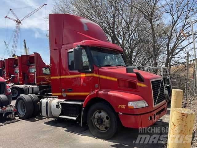 Volvo VNM42T Седельные тягачи