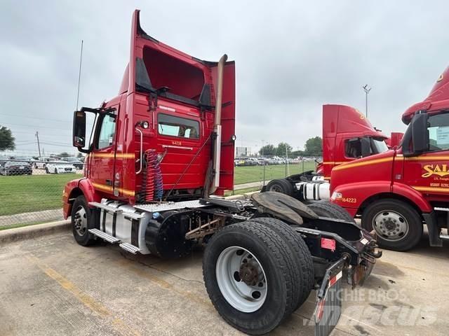 Volvo VNM42T Седельные тягачи