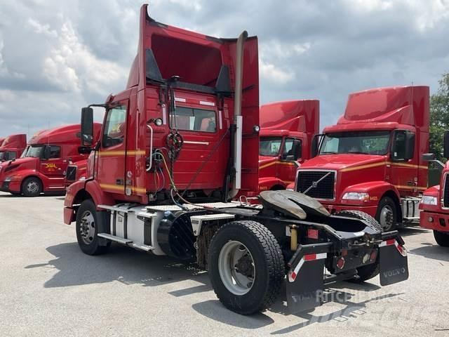 Volvo VNM42T Седельные тягачи