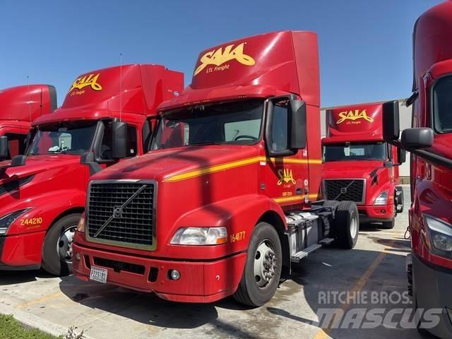 Volvo VNM42T Седельные тягачи