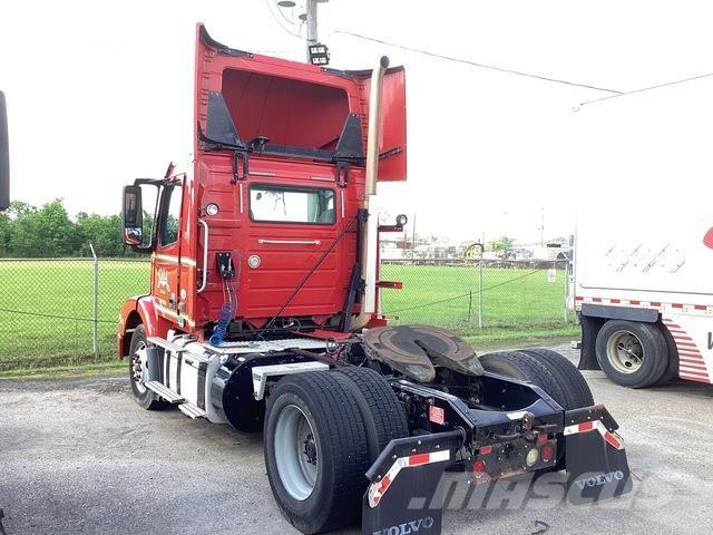 Volvo VNM42T Седельные тягачи