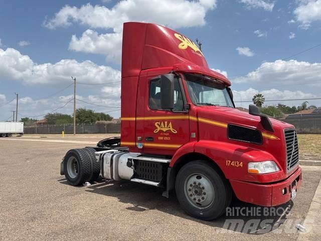 Volvo VNM42T Седельные тягачи