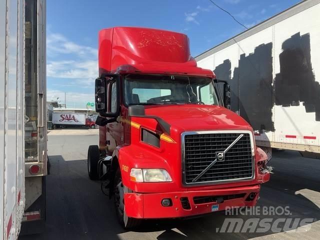 Volvo VNM42T Седельные тягачи