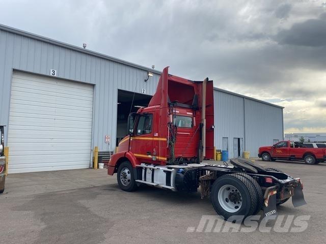 Volvo VNM42T Седельные тягачи