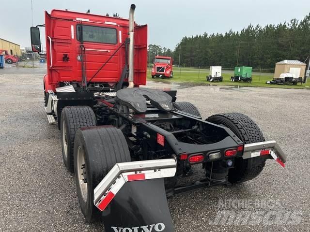 Volvo VNR Седельные тягачи