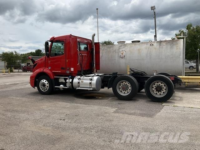 Volvo VNR Седельные тягачи