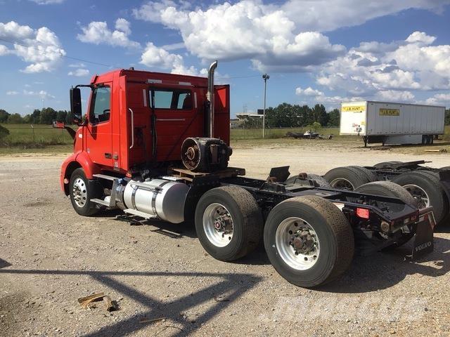 Volvo VNR Седельные тягачи