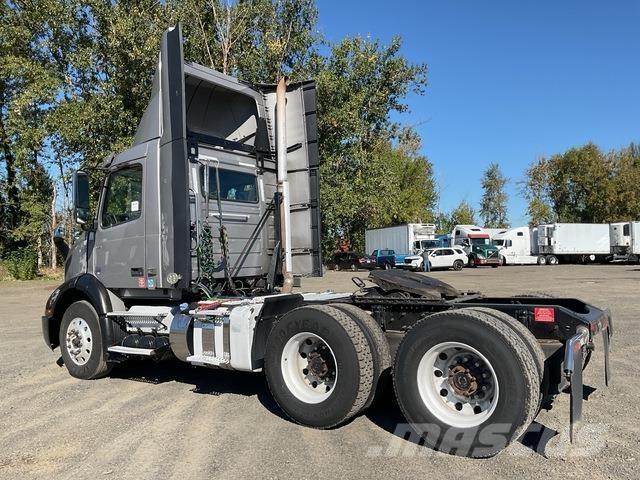 Volvo VNR 300 Седельные тягачи