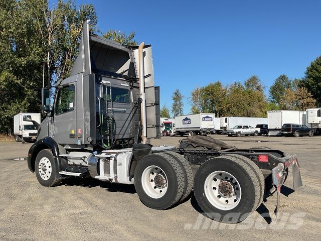 Volvo VNR 300 Седельные тягачи