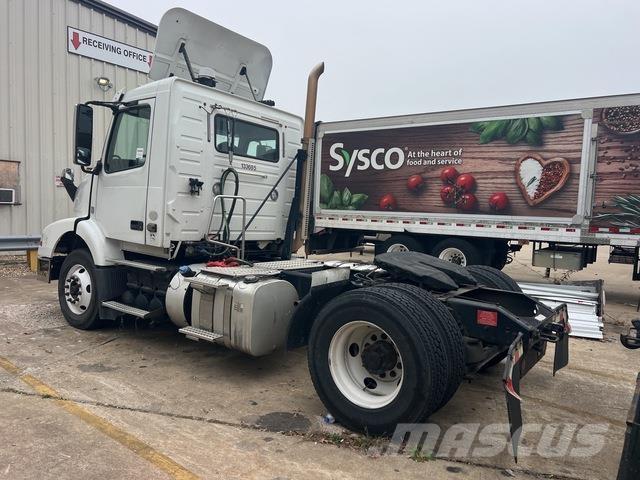 Volvo VNR42T Седельные тягачи